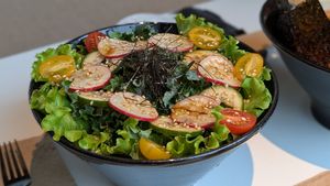 Japanese salad at Towzen in Batam