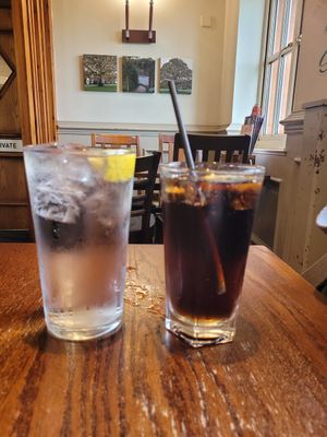 Lemonade and Long Island Ice Tea at Mill House in Chester