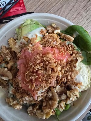 Take away bowl (medium) at Hawaiian Poké Bowl in Amsterdam