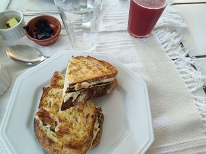 Toast with vegan cheese at Brunch da Mari Marola in Rio De Janeiro