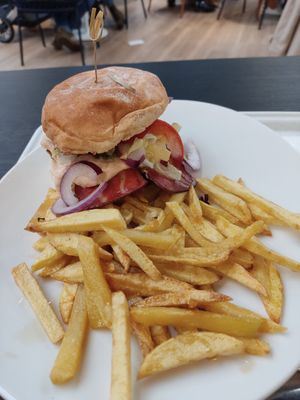 Hamburguesa Mac fly y bacon at La Huella Vegana - Food Stand in Valladolid
