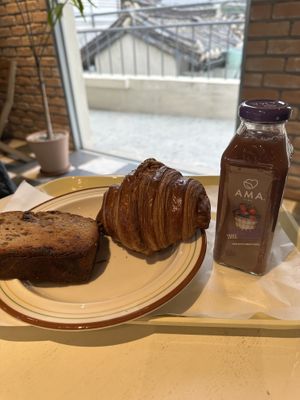 Vegan banana bread (left), plain croissant (middle), blueberry apple juice (right)  at Perment - 퍼먼트 in Seoul