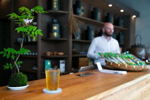 フランス人と日本人の夫婦がオーナーのアットホームなお店 at Komien Kamiryo Chaho - 香味園上領茶舗 in Tsuwano