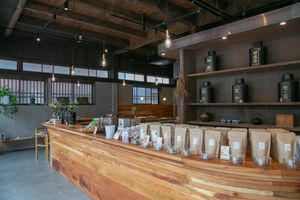 選べるお茶とスイーツ。スイーツはヴィーガン対応のものが2種類ほどある。 at Komien Kamiryo Chaho - 香味園上領茶舗 in Tsuwano