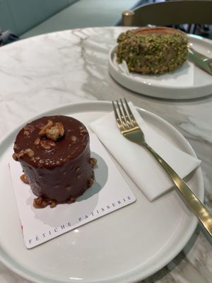 Charlie brown  at Fetiche Patisserie in Ljubljana