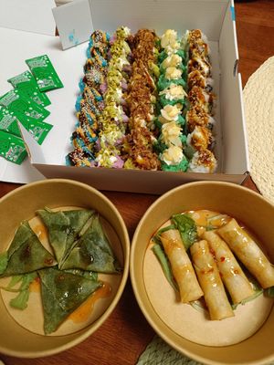 Samosa, involtini primavera e sushi vegano e vegetariano at Mashu in Pescara