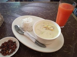 Jackfruit coconut curry, papaya juice total 290p at Brujita in Palawan