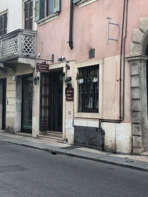 the restaurant  at La Lanterna in Verona