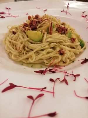 Tagliolini con cavoletti di Bruxelles, crema al porro e noci pecan at La Lanterna in Verona