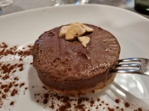 Torta crudista banana e cioccolato. at La Lanterna in Verona