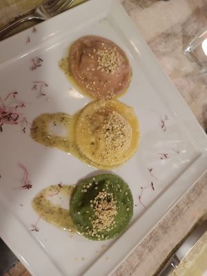 Trio de raviolis tricolores at La Lanterna in Verona