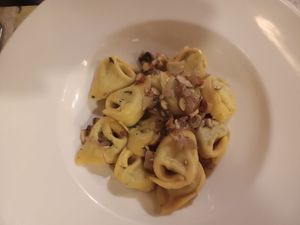 Tortellinis chicorée et oignons at La Lanterna in Verona