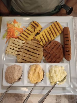 Polenta seitans et sauces at La Lanterna in Verona