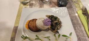 Cheese cake scomposta ai funghi e tempeh con formaggio vegetale cremoso e vellutata di carote e coriandolo con bieta costa spadellata at La Lanterna in Verona