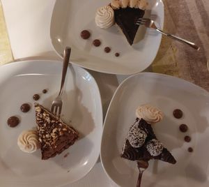 - crostata ai 3 cioccolati - crostata al cioccolato fondente - semifreddo al cioccolato e cocco at La Lanterna in Verona