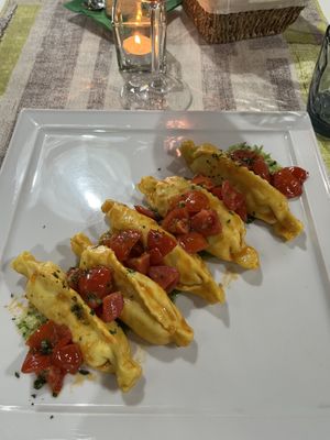 Ravioli ripieni di peperoni   at La Lanterna in Verona