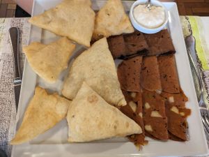 FRIED DUMP WITH VEGETABLE SLICES AND CREAMY VEGETABLE CHEESE
 at La Lanterna in Verona