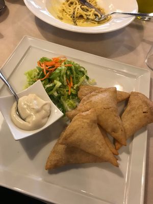 fried dumplings with vegan curcuma yoghurt cream (Gnocco fritto con affettati vegetali e formaggio vegetale cremoso) at La Lanterna in Verona