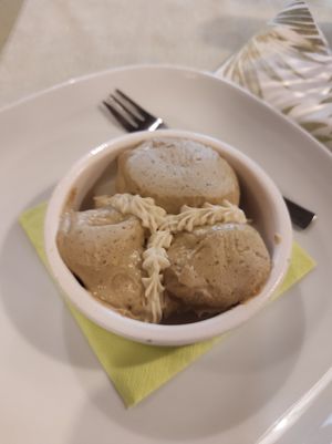 Profiteroles mit Pistaziencremefüllung at La Lanterna in Verona