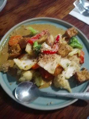 Peanut sauce with veggies and tofu vegan option at The Early Bird & The Sweet Basil in Maitland