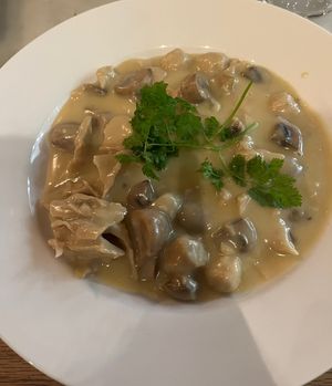 Vegan vol-au vent met frietjes  at Bourla in Antwerpen