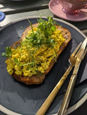 Scrambled tofu toast at OQO - Your Coffee Nook in Edinburgh