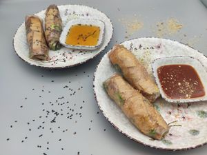 Peanut Sommerrollen und Black Sesame Sommerrollen at Mei Wok in Cologne