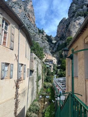 View to enter at La Cascade in Moustiers-sainte-marie