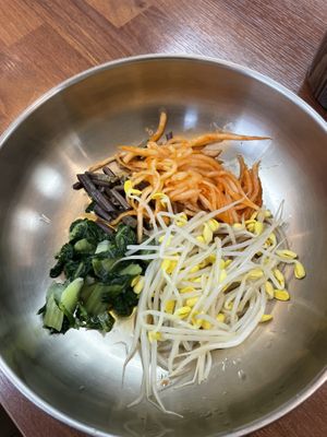 Got bibimbap on the side   at Daereungwon Bonga - 대릉원본가 in Gyeongju