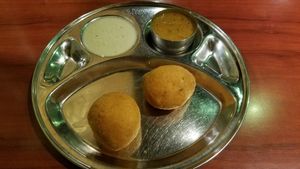 Bonda at Saravana Bhavan in Frankfurt