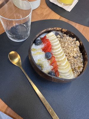 Blu Majic bowl w/ plant protein powder (agave on top)  at Zero in Naples