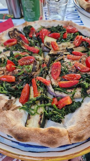 Lots of veg on the vegetaria, but no tomato sauce at Siciliano Taormina Osteria Pizzeria in Taormina