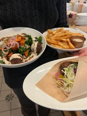 Perfect lunch with fries, salad and a big falafel wrap at Ibiza in Santa Cruz