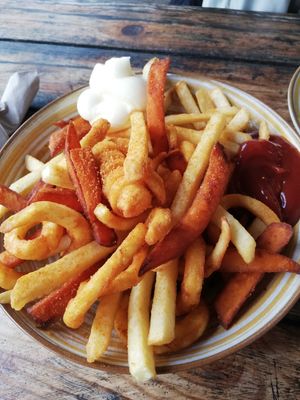 Large mixed fries, vegan mayo! at BURGER JAM in Berlin