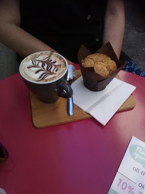 Apple & cinnamon muffin with soya cappuccino at Choopy's in Antibes