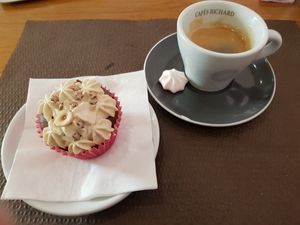 Gluten free, vegan cupcake at Choopy's in Antibes