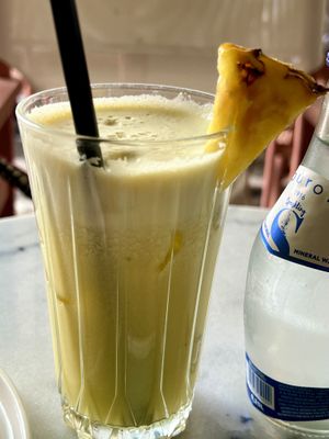 ‘Riza’ mixed fresh juice   at Riza in Paros