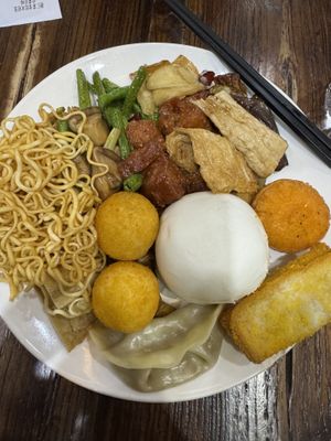   at NénGrén Zhāi Guǎn 能仁斋馆 in Guilin