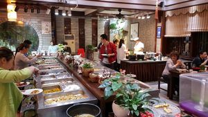 the buffet  at NénGrén Zhāi Guǎn 能仁斋馆 in Guilin