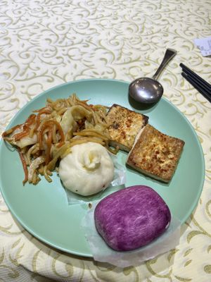   at NénGrén Zhāi Guǎn 能仁斋馆 in Guilin