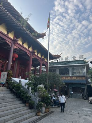   at NénGrén Zhāi Guǎn 能仁斋馆 in Guilin