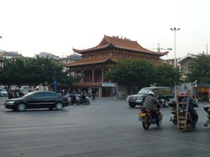 The vegetarian restaurant is inside Nengren Temple 能仁禅寺 at NénGrén Zhāi Guǎn 能仁斋馆 in Guilin