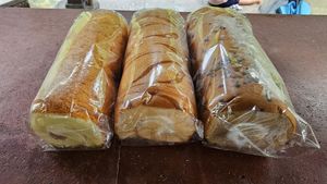 Vegan coconut, papaya, coffee rolls
純素椰子捲、純素木瓜捲、純素咖啡捲 at Yin Fang Vegetarian Bakery - 吟芳素食麵包坊  in Yilan