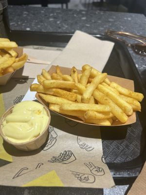 Pommes mit veganer Mayo  at VINCENT in Bremen