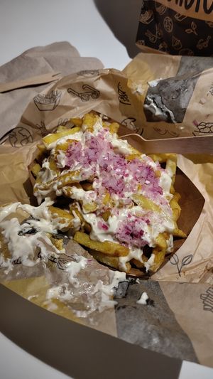 Fries with truffle mayo and onion at VINCENT in Bremen