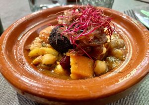 Falafel negro con tajine de verduras. #Veganuary at MEZZE in Granada