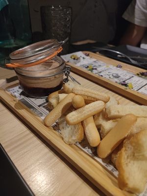 Paté de nueces y mermelada at MEZZE in Granada