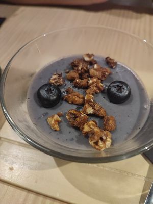 Flan de arándanos y lavanda at MEZZE in Granada