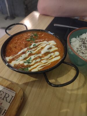 "Pollo" tikka masala at MEZZE in Granada