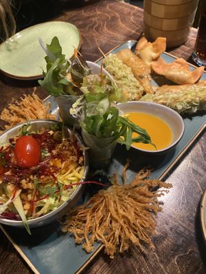 Appetiser platter for 2  at Mom's - Vegan Cooking in Berlin